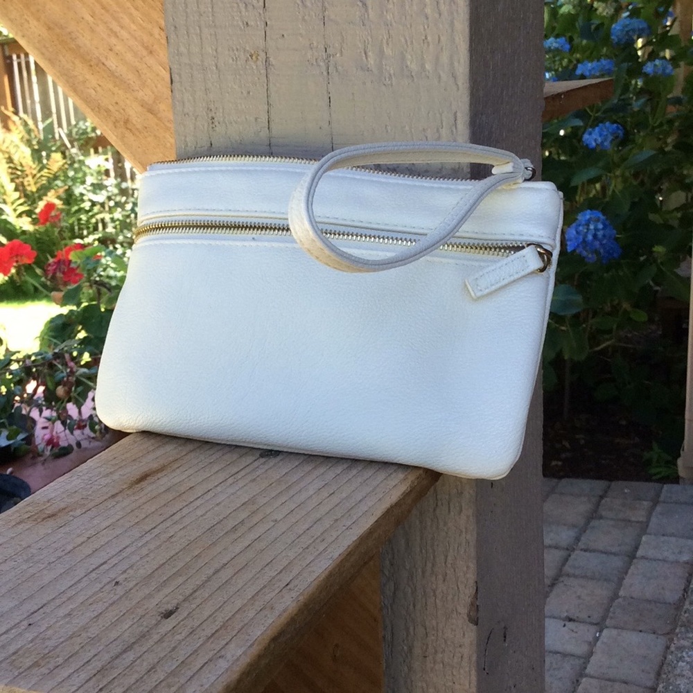 Safe Keeper wristlet white zipper top and slot